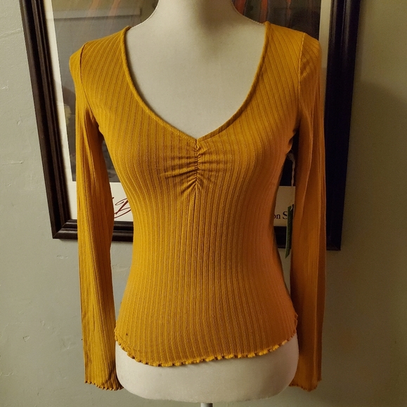 F21 Mustard Yellow Ribbed Long sleeve V-neckline 💛🌼 - Picture 2 of 6